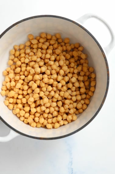 chickpeas in white pot